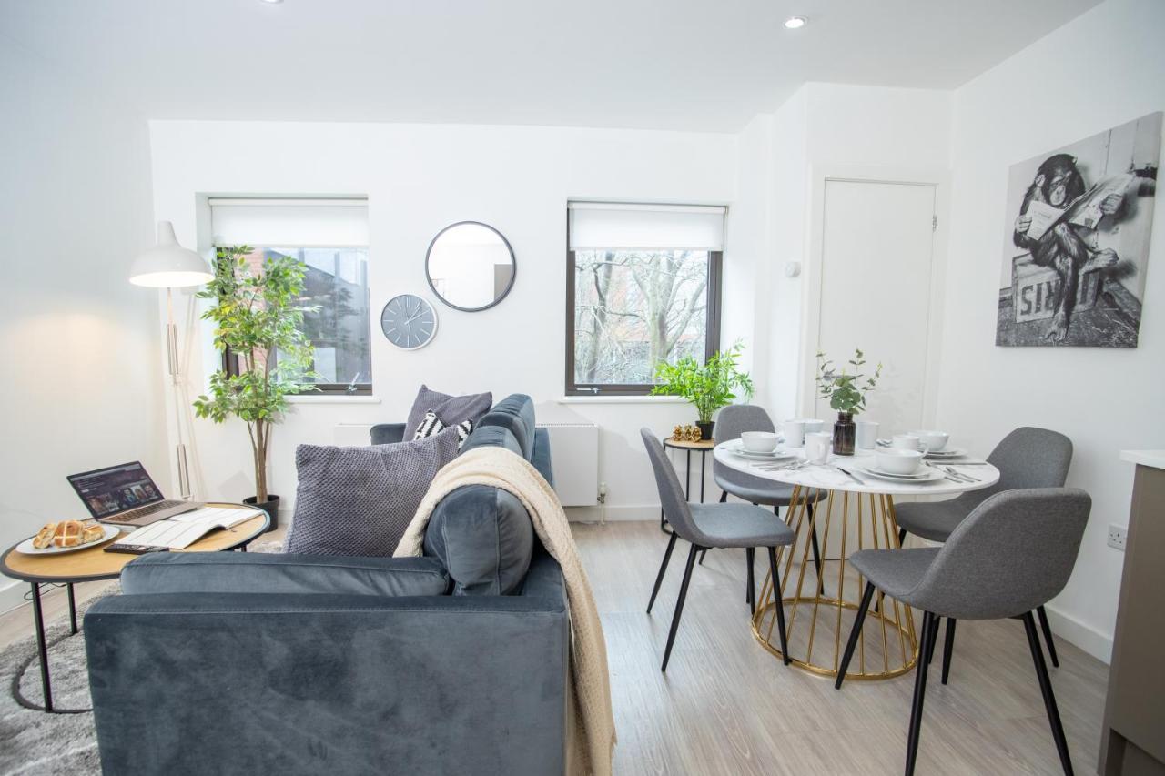 Pembroke House Apartments Exeter For Families Business Relocation Free Parking Exterior photo